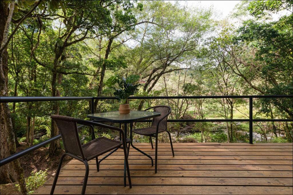 Unicorn Lodge: Direct Riverfront : Unique Experience Сан Херардо де Дота Екстериор снимка
