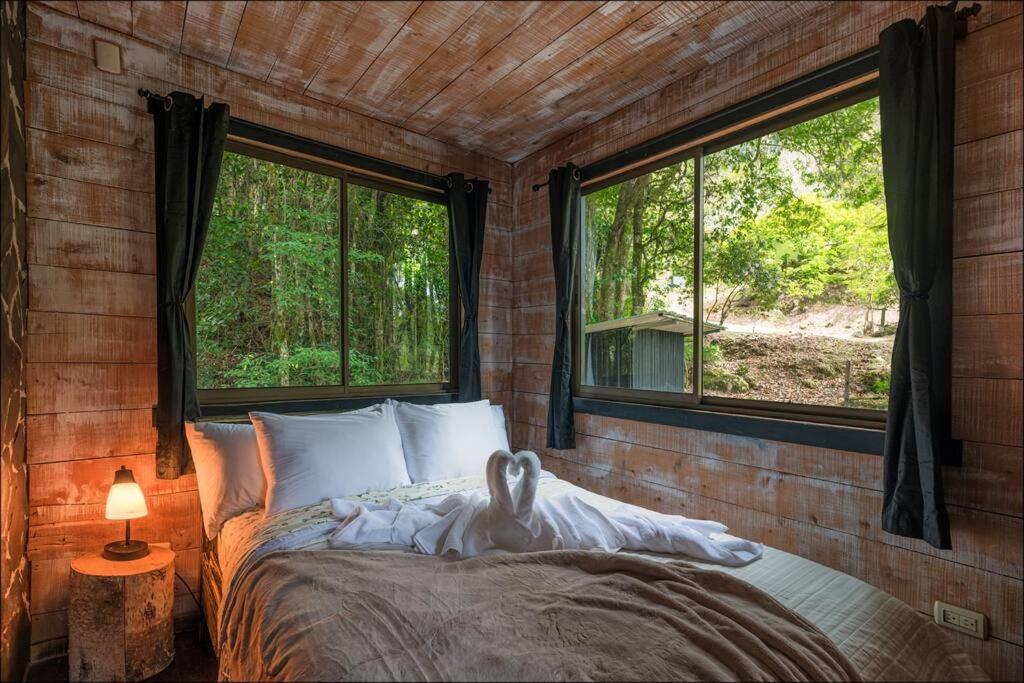 Unicorn Lodge: Direct Riverfront : Unique Experience Сан Херардо де Дота Екстериор снимка