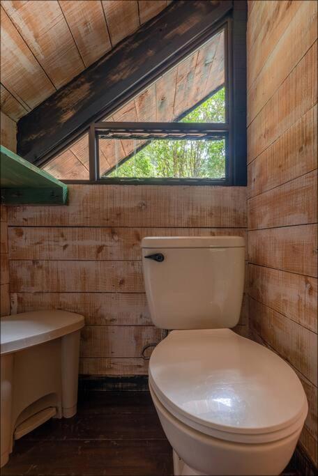 Unicorn Lodge: Direct Riverfront : Unique Experience Сан Херардо де Дота Екстериор снимка