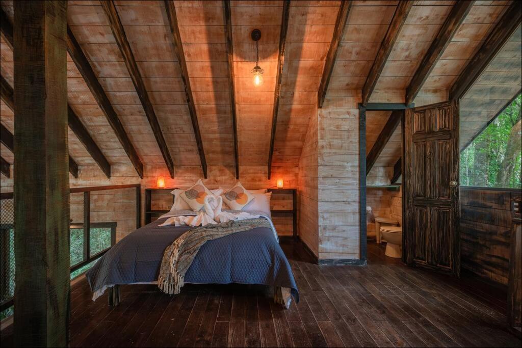 Unicorn Lodge: Direct Riverfront : Unique Experience Сан Херардо де Дота Екстериор снимка