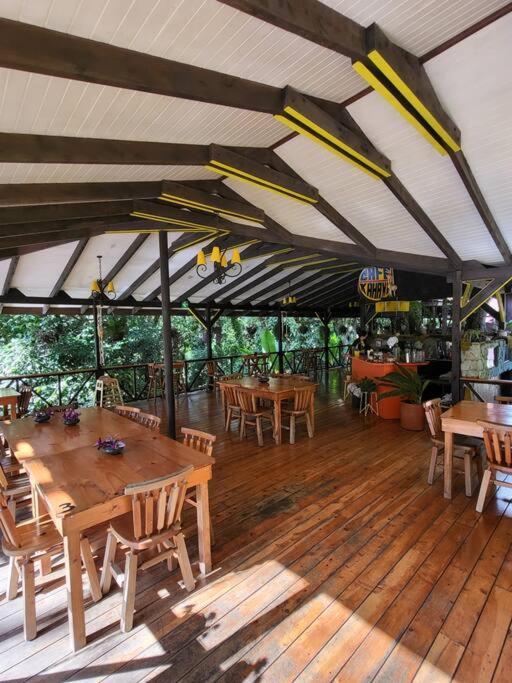 Unicorn Lodge: Direct Riverfront : Unique Experience Сан Херардо де Дота Екстериор снимка