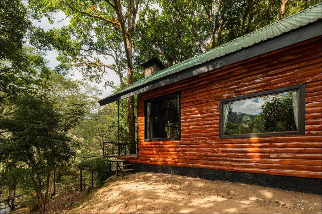 Unicorn Lodge: Direct Riverfront : Unique Experience Сан Херардо де Дота Екстериор снимка
